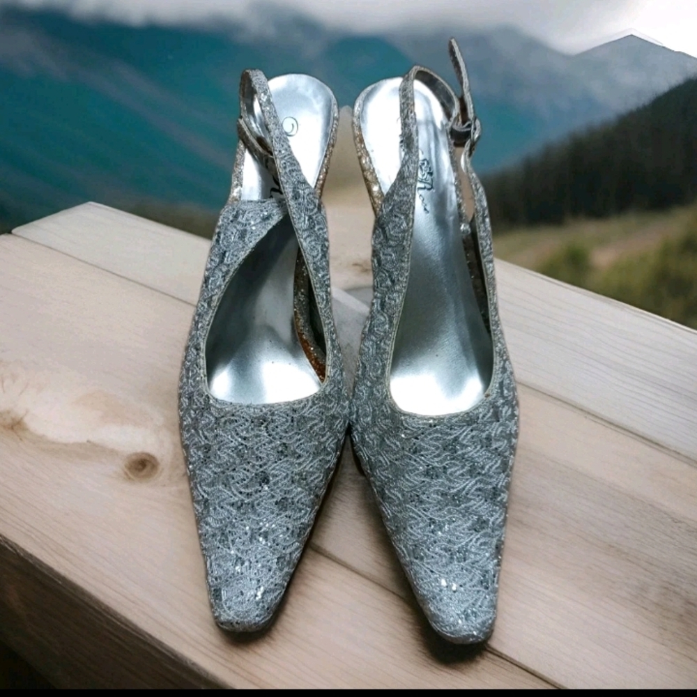 Wild Rose Women's Silver Slingback Heels Size 12